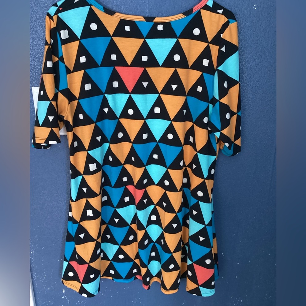 LuLaRoe Top size L - Picture 2 of 4